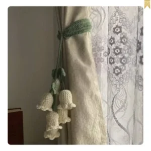 Knitted-flower-design-curtain-holder-500x500