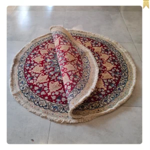 A pair of handmade Nain round rugs, 1.5 meters in diameter